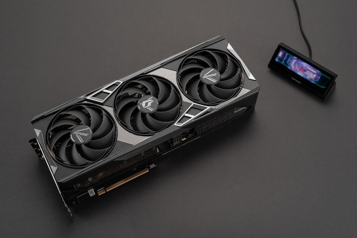 七彩虹iGame RTX 4090 Vulcan OC显卡正面