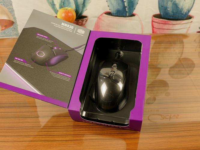 Cooler Master MM830 OLED display