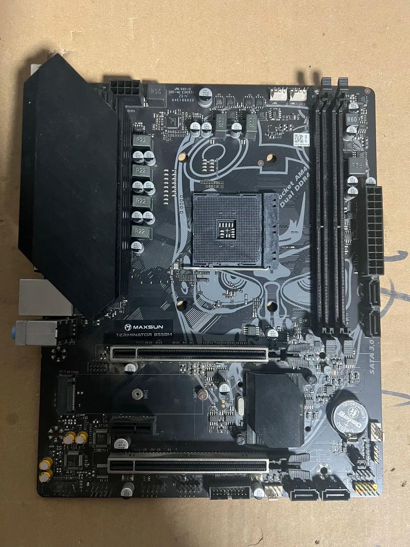 AMD AM5与AM4主板插槽对比图