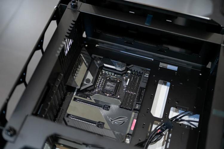 IN WIN 925 机箱外观特写