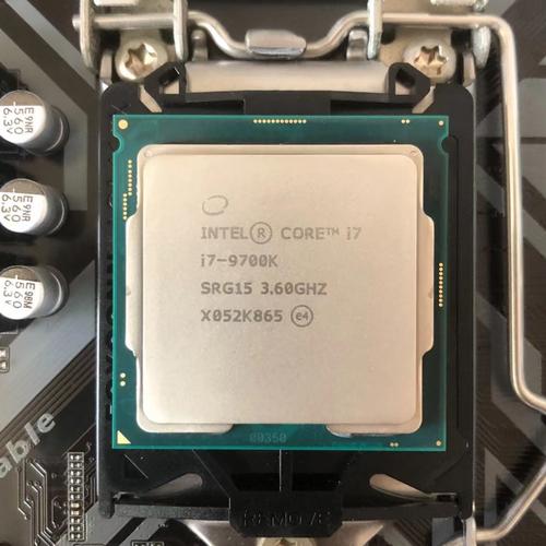 CPU 核心与引脚特写