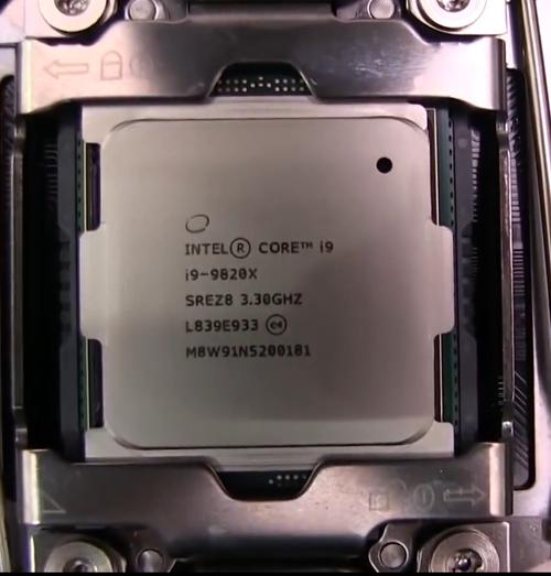 Intel 酷睿i9 9820X vs AMD 羿龙II X4 965 深度对比