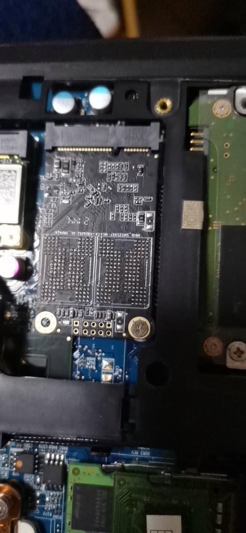 SSD 内部组件特写