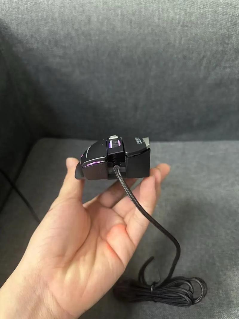 手指操作触控板与鼠标