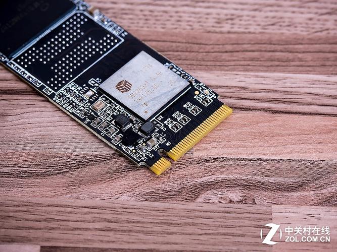 SSD散热与温控示意图