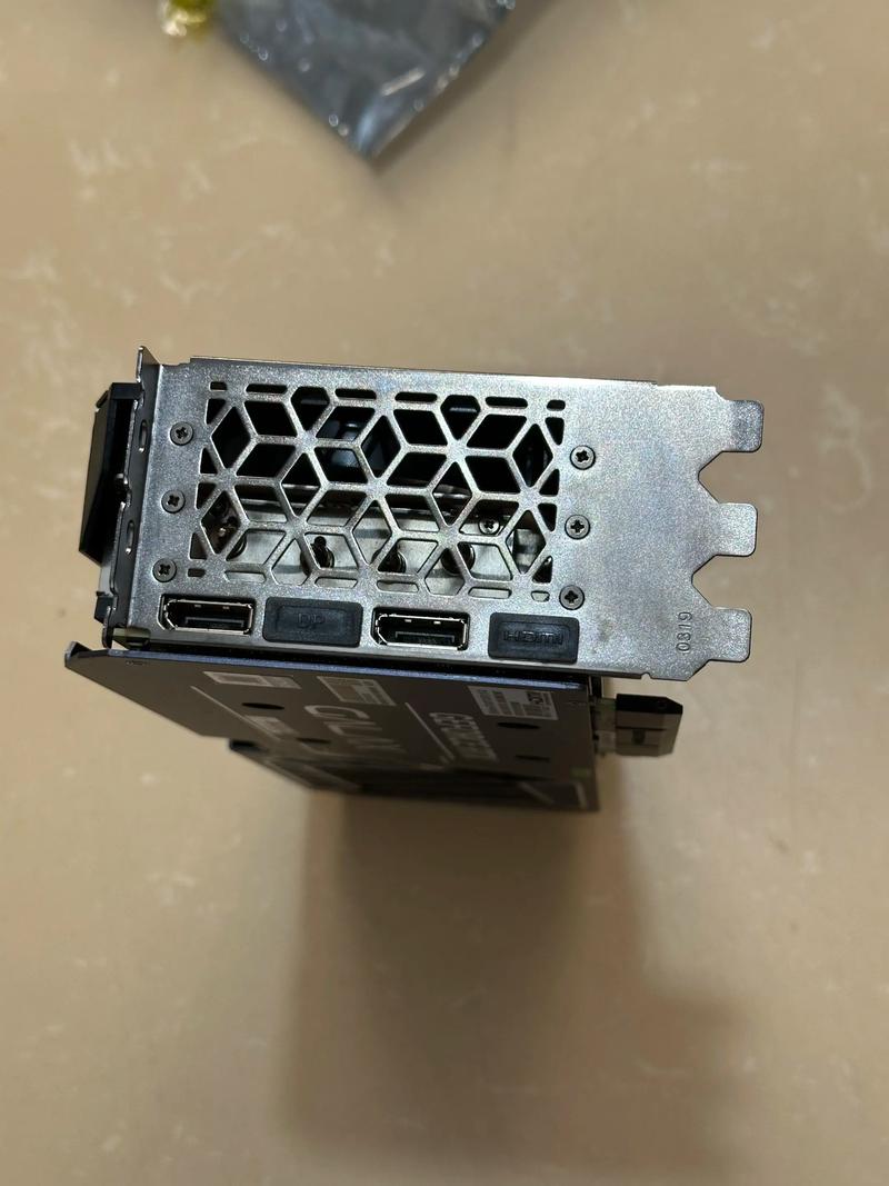 RTX 4070 Ti SUPER 内部设计