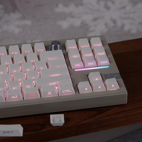 机械键盘 RGB 背光效果对比