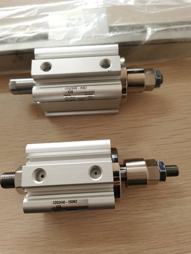 电源连接与散热细节