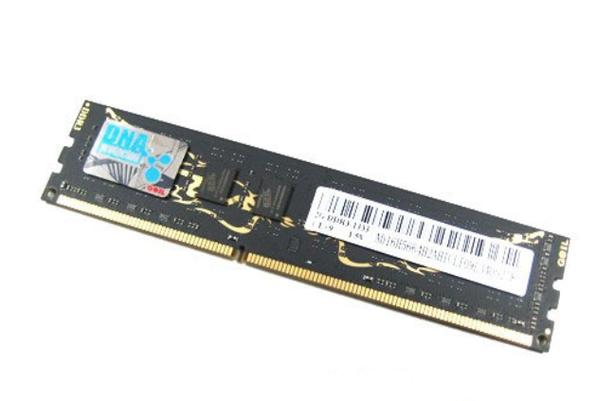DDR3 内存条插槽特写