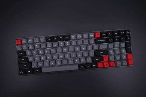 SKYLOONG GK64 vs IKBC Z200 Pro：有线紧凑 vs 无线全尺寸深度对比