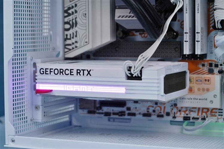RTX 4060 Ti Mini 小巧设计展示