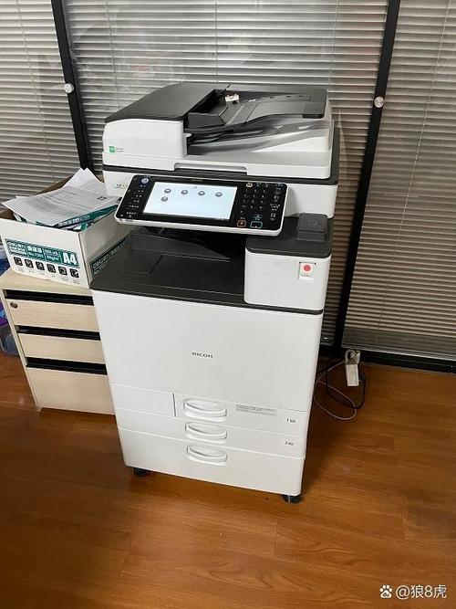 家用耳机与声卡连接特写