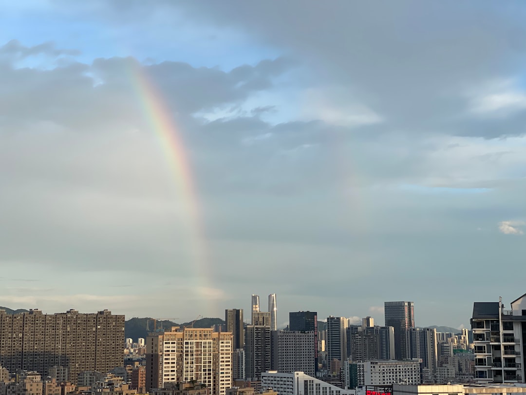 虹龙M913鼠标侧面RGB灯效特写