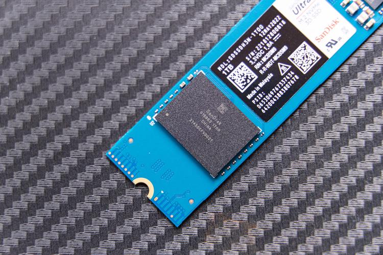 SSD价格标签与商品对比