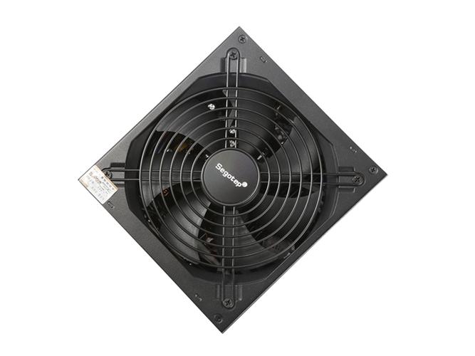 电源接口与理线效果