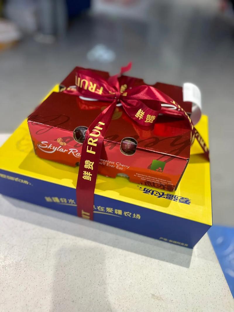 机械键盘轴体特写对比