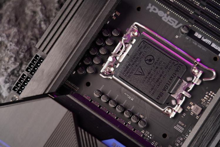 Z690芯片组与内存配置图
