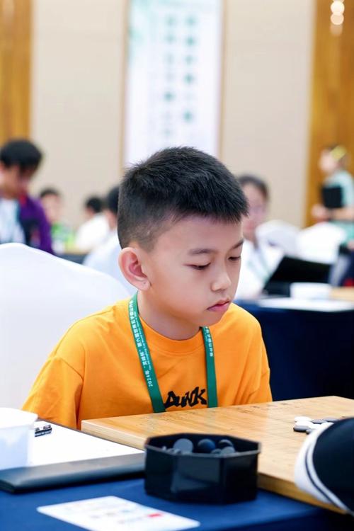 黑色中塔机箱整体外观