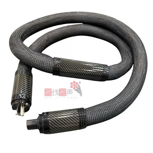 玩家专注游戏场景