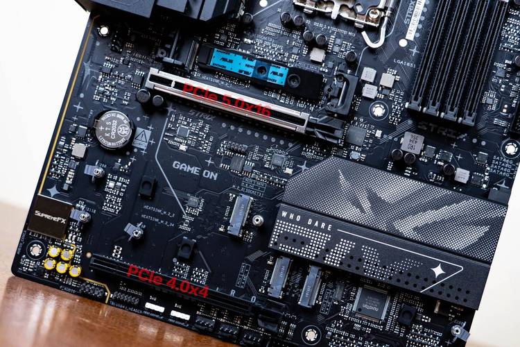 紧凑型PC机箱内部