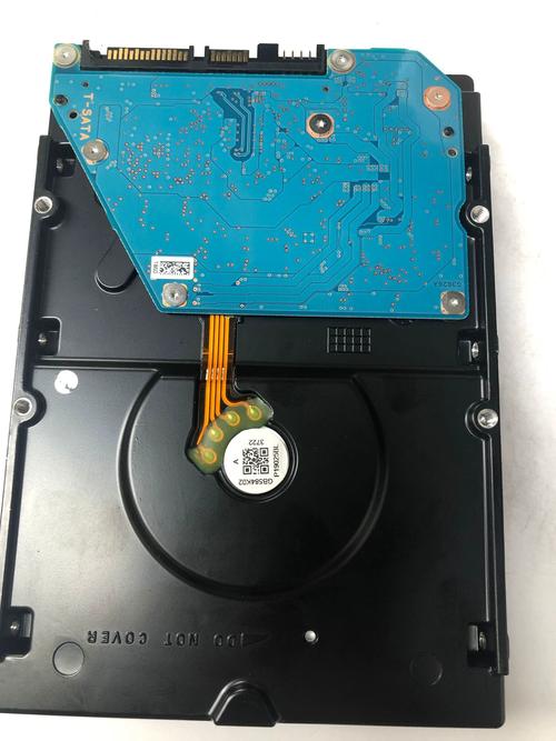 硬盘价格标签与计算器对比图