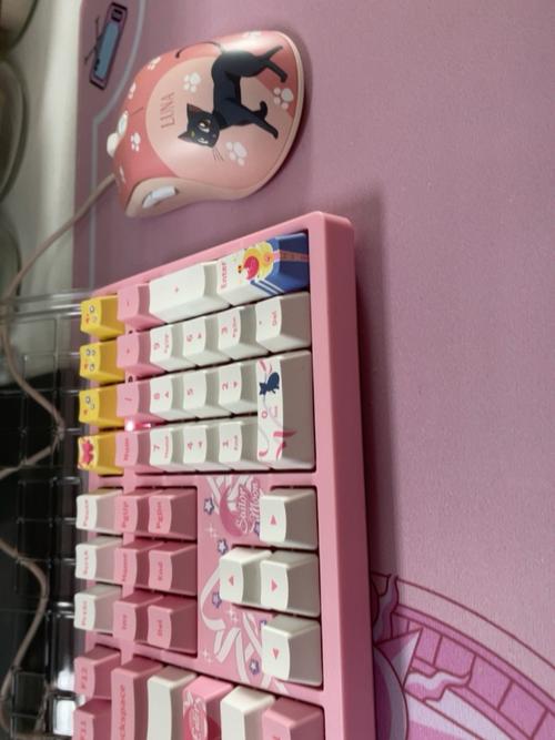 A.艾酷AG325美少女战士：颜值与性能的二次元电竞鼠标深度评测