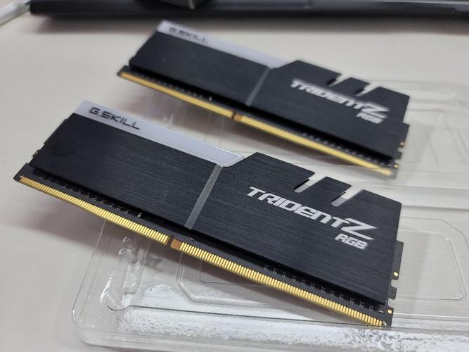 芝奇幻光戟 DDR4 3600 深度评测：高性价比 RGB 内存新选择
