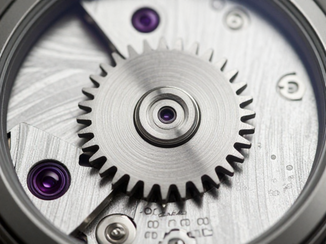 告别夜光珠脱落！专业运动表的棘轮定位与填漆工艺