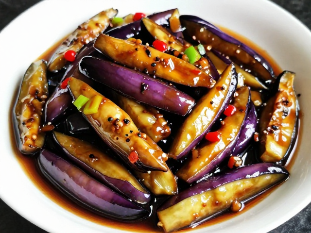 鱼香茄子怎么炒？用彭州新鲜大蒜提鲜，家常酸辣味绝配