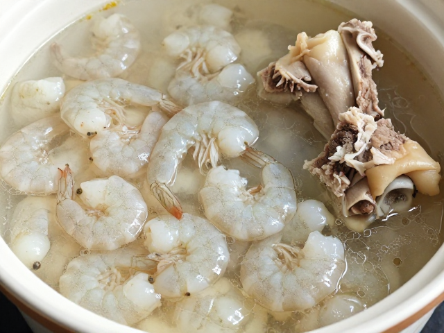 虾米与猪骨汤的风味融合与烹饪应用