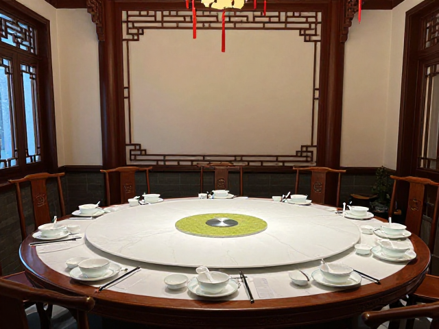 传统中式装修营造的沉浸式用餐氛围