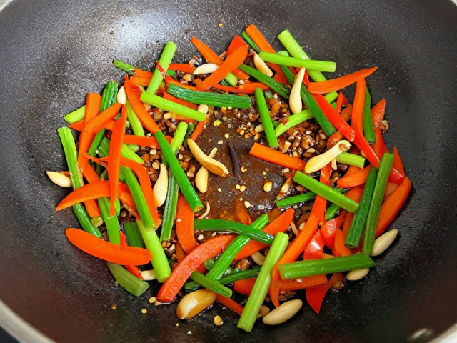 煸炒去腥提香，油脂激发食材本味