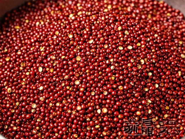 红油豆瓣的发酵底蕴：咸鲜风味的转化核心
