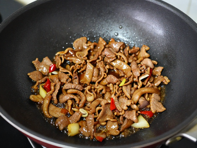 家庭厨房避坑指南，煸炒肉片发柴？试试宽油滑炒与花刀处理