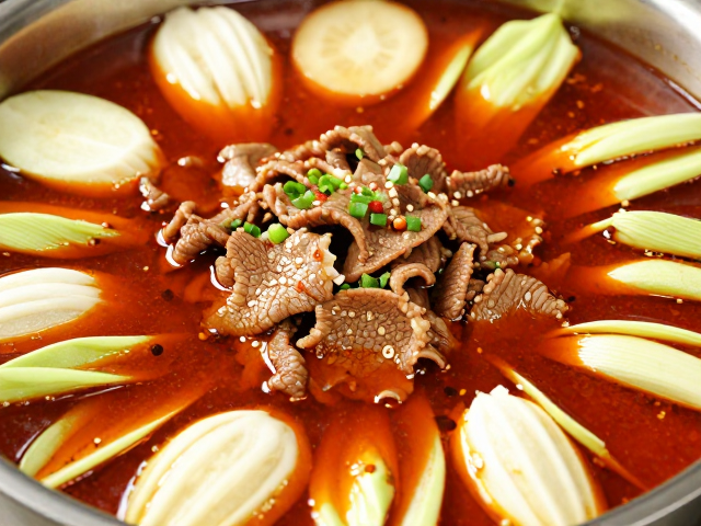 汤底铺垫:蔬菜铺陈与煮制逻辑