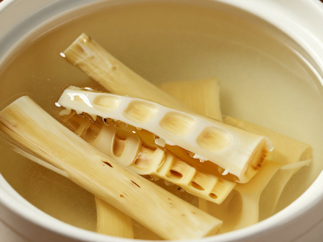 干笋煲汤鲜掉眉！掌握分级挑选与泡发冷藏，锁住天然鲜味