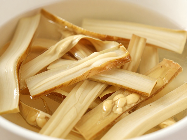 分级挑选与泡发冷藏，锁住天然鲜味