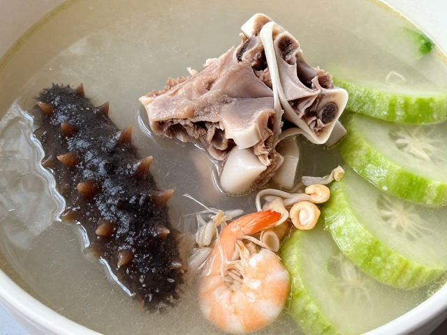 深海鱼配猪骨汤底，大连海参泡发后冷藏，看规格做虾米烧冬瓜