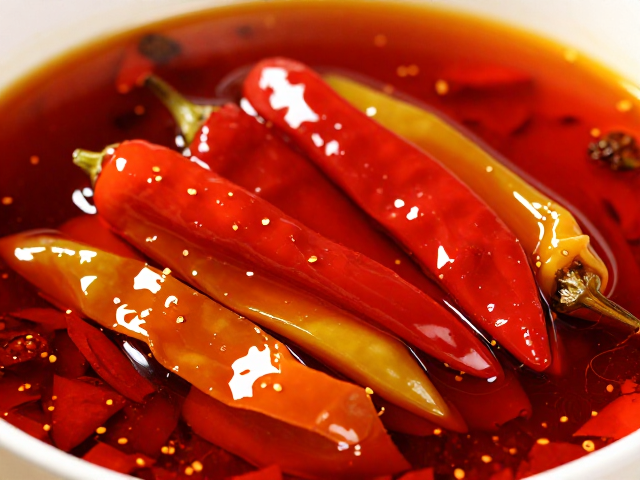 亮油红油凉菜的油脂处理与香料运用