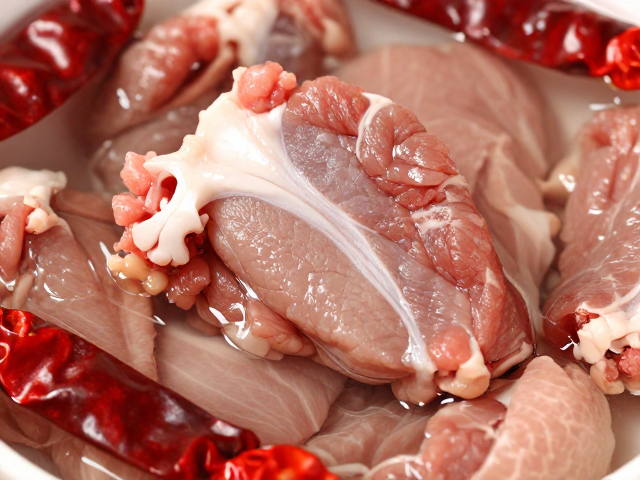瓜果类家常炒肉，干辣椒正确泡发法，激发肉质纹理灵魂
