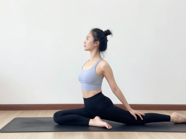 久坐腰僵？半鱼王式配合呼吸，初学者也能稳骨盆扭转修复