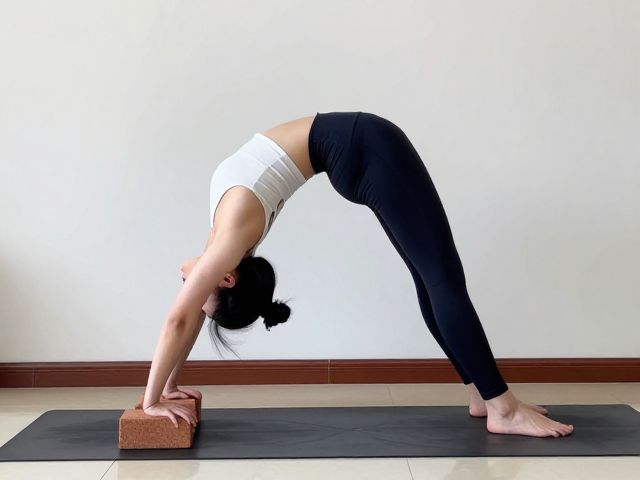 双角式(Prasarita Padottanasana)的进阶解析