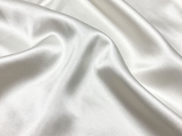 揭秘高级礼服面料，真丝素绉缎刺绣定制与防脱丝工艺