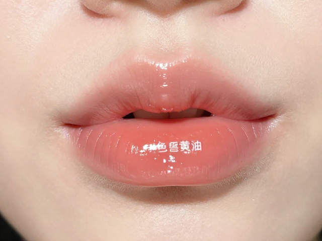 水润亮泽妆效的视觉呈现与持久度