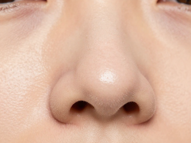 鼻翼毛孔明显？膨润土泥膜温和去角栓，妆前护理不紧绷