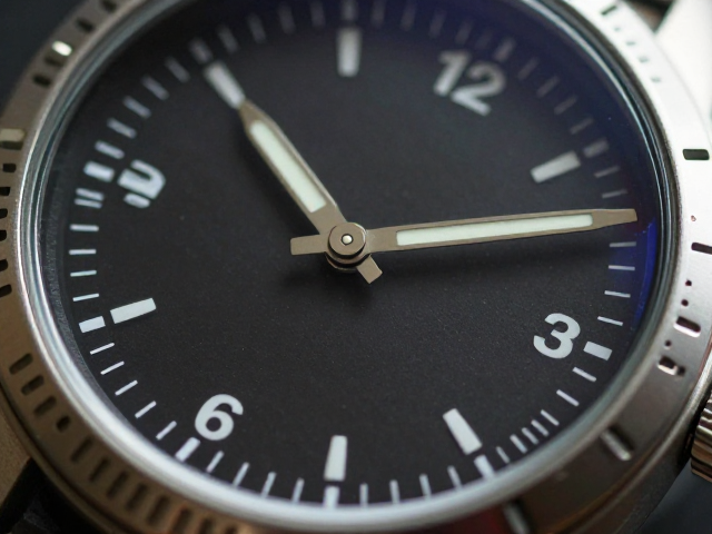功能性指针与辅助刻度的协同作用