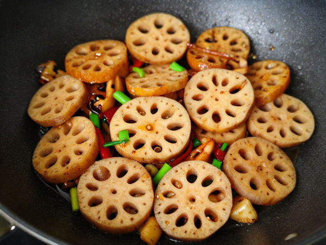 煸炒技巧与火候控制：酥脆爽口的秘诀