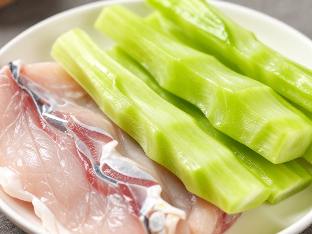 鱼肉的甄选：鲜活与刀工的双重考验
