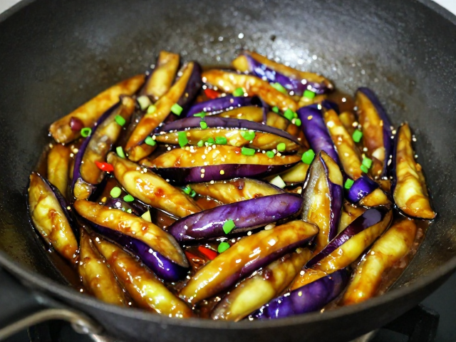 炝锅与调汁：构建鱼香风味的骨架