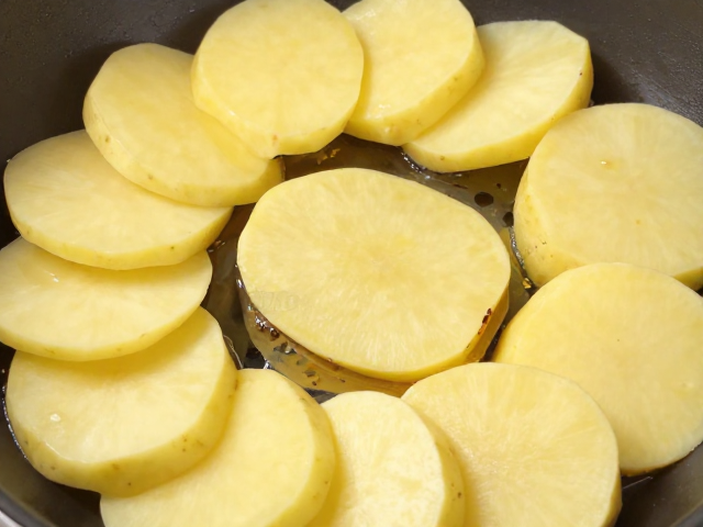 选材与预处理:土豆片的形态决定口感